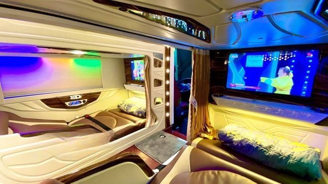 Xe Bằng Phấn Tiện ích Limousine giường nằm 24 chỗ