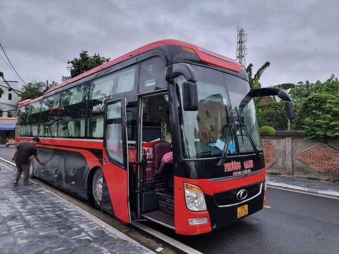 Xe Phương Oanh Mặt trước xe Bên hông xe Giường nằm 44 chỗ