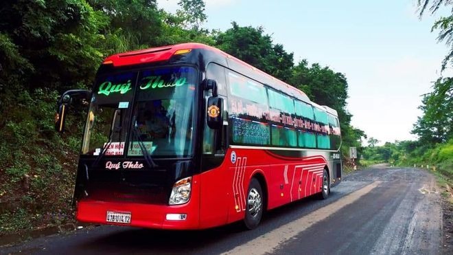 Xe Quý Thảo (Đắk Lắk) Bên hông xe Giường nằm 44 chỗ 