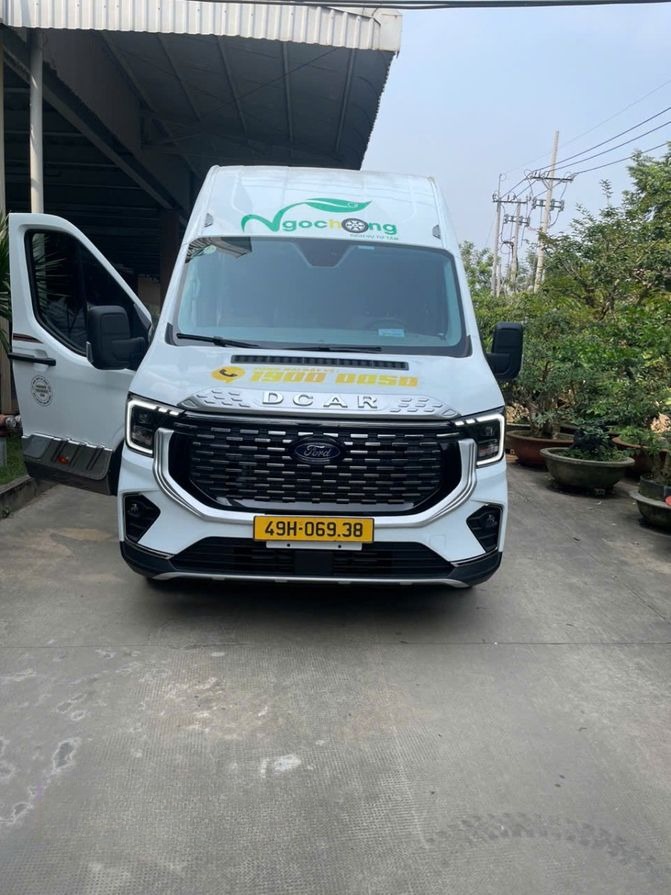 Xe Ngọc Hồng Limousine Mặt trước xe Limousine 12 chỗ