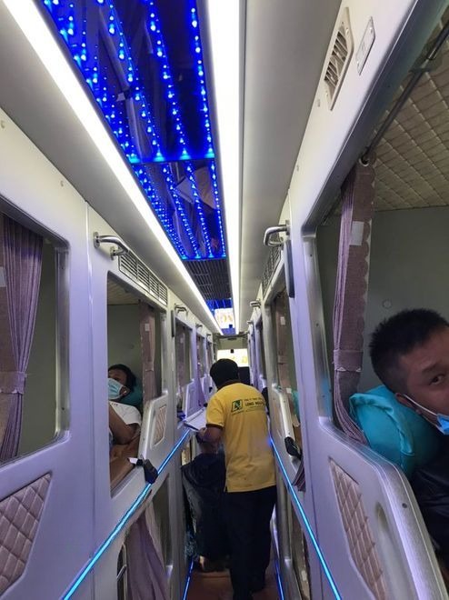 Xe Long Nguyễn Nội thất Limousine giường phòng 22 chỗ