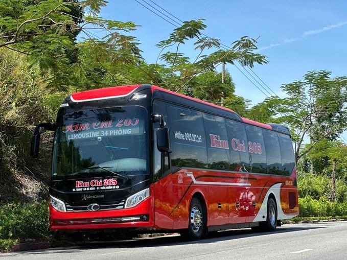 Xe Kim Chi 265 Mặt trước xe Bên hông xe Limousine giường nằm 34 chỗ