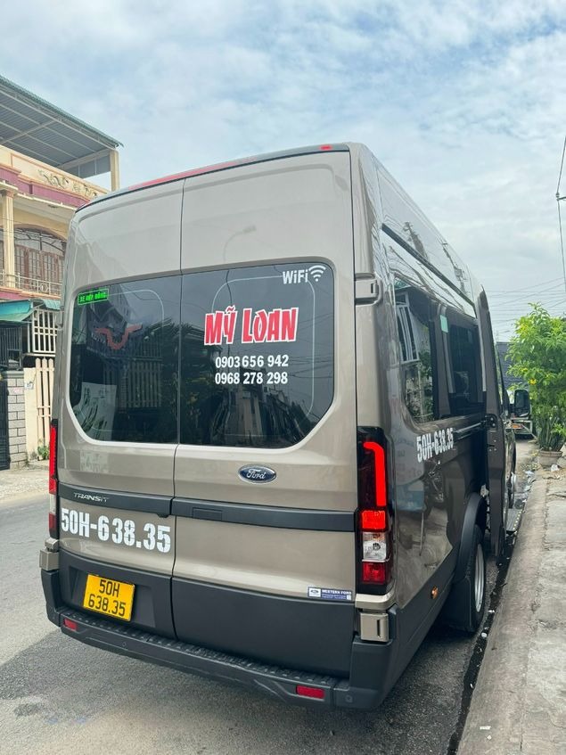 Xe Mỹ Loan Mặt sau xe Ford 16 chỗ