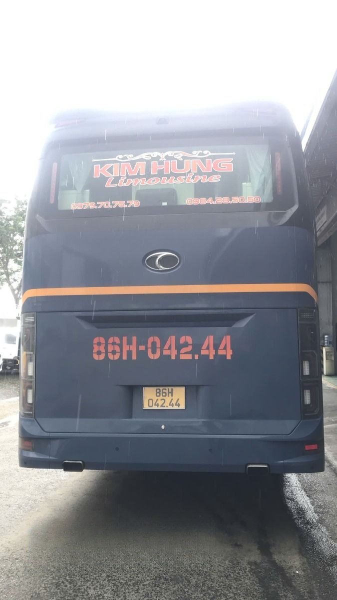 Xe Kim Hùng Mặt sau xe Giường nằm 34 chỗ