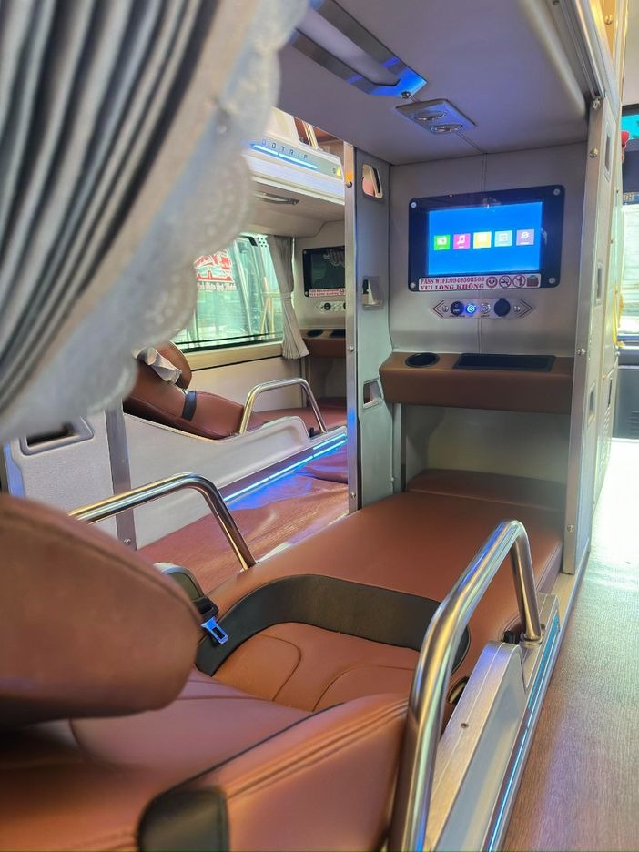 Xe Quý Thảo (Đà Nẵng) Giường nằm Tiện ích Limousine giường nằm 34 chỗ