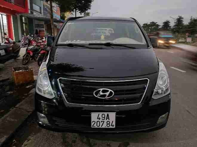 Xe BLao Tour Mặt trước xe Starex 8 chỗ 