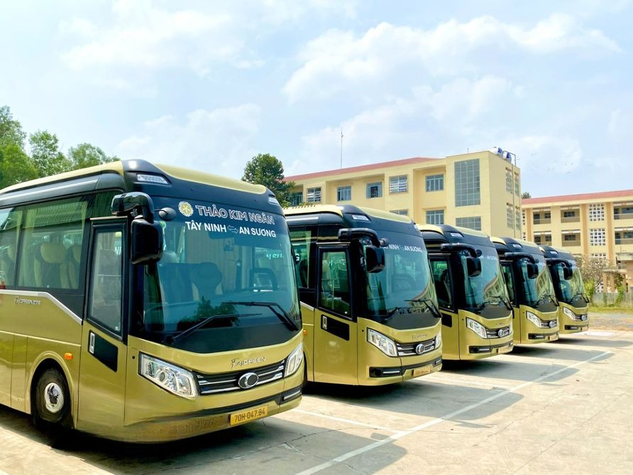 Xe Thảo Kim Ngân Mặt trước xe Bên hông xe Ghế ngồi 29 chỗ