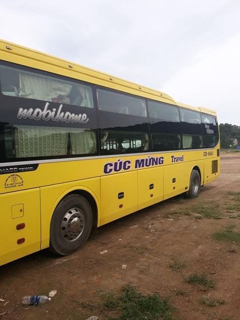 Xe Cúc Mừng Bên hông xe Giường nằm 46 chỗ 