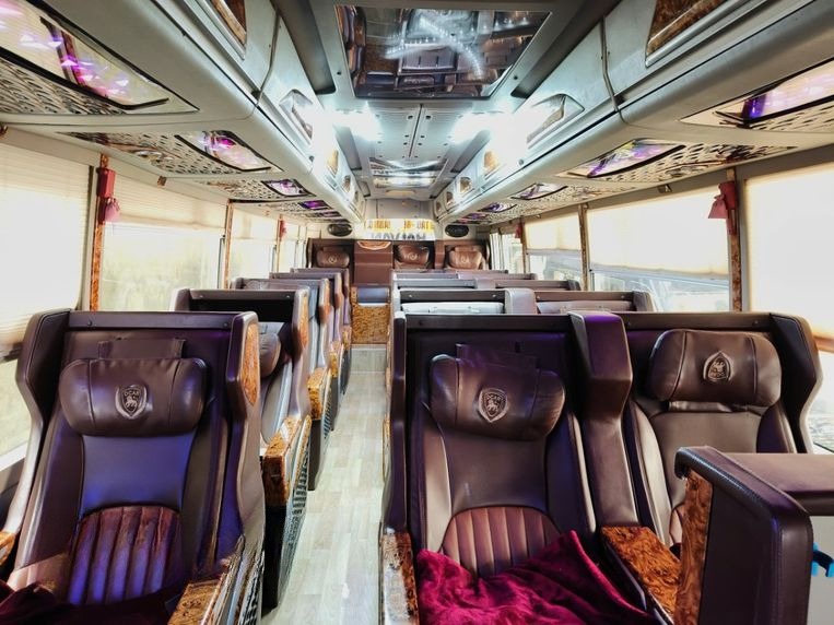 Xe Hải Vân Ghế ngồi Nội thất Limousine 18 chỗ