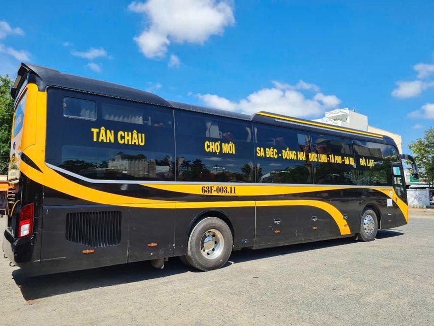 Xe Yến Thông Mặt sau xe Bên hông xe Giường nằm 40 chỗ
