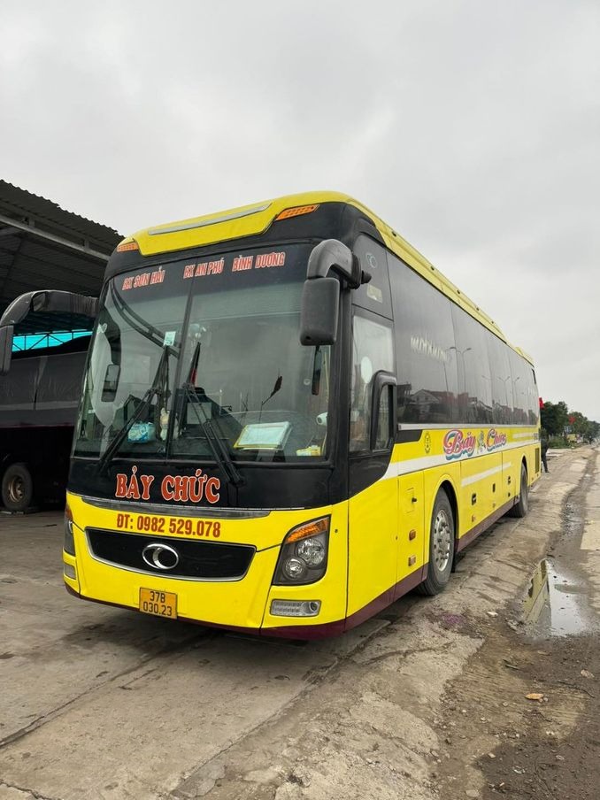 Xe Bảy Chức Mặt trước xe Bên hông xe Giường nằm 38 chỗ