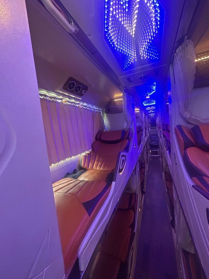 Xe Việt Tân Giường nằm Nội thất Limousine 34 phòng