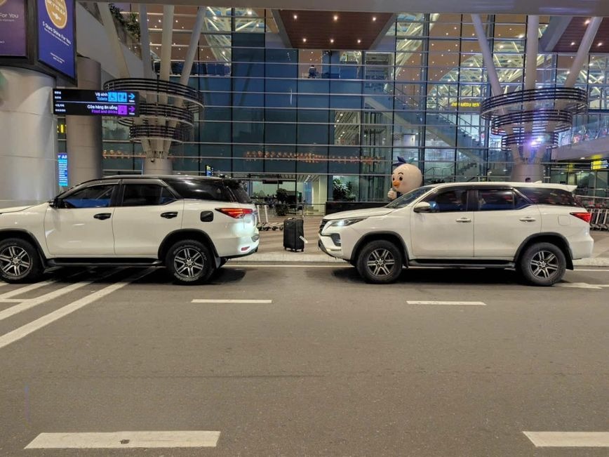 Xe Limousine Duy Tân Bên hông xe Fortuner 7 chỗ