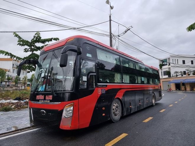 Xe Phương Oanh Mặt trước xe Bên hông xe Giường nằm 44 chỗ