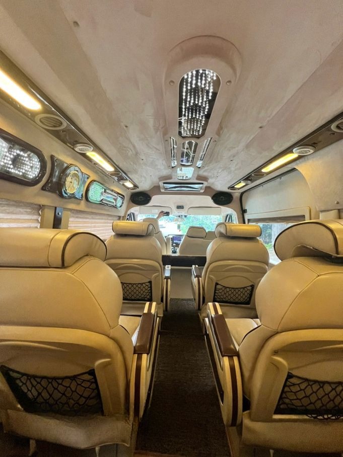 Xe Mai Châu Smile Limousine undefined