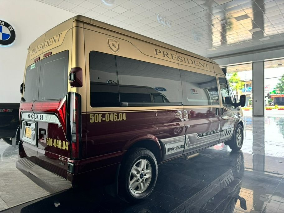 Xe Anh Quốc (Hà Tĩnh) Bên hông xe Limousine 9 chỗ