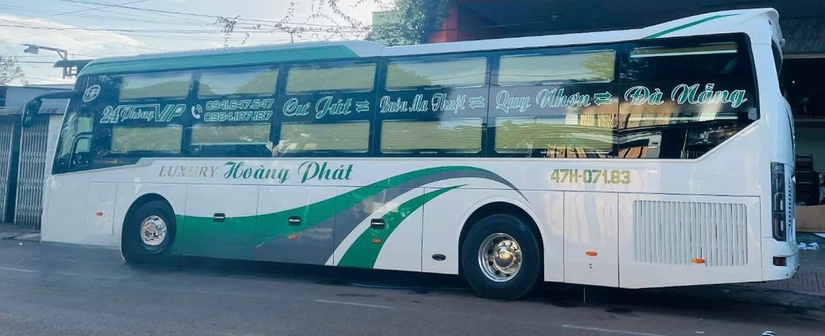 Xe Hoàng Phát (Đà Nẵng) Bên hông xe Limousine 24 Phòng