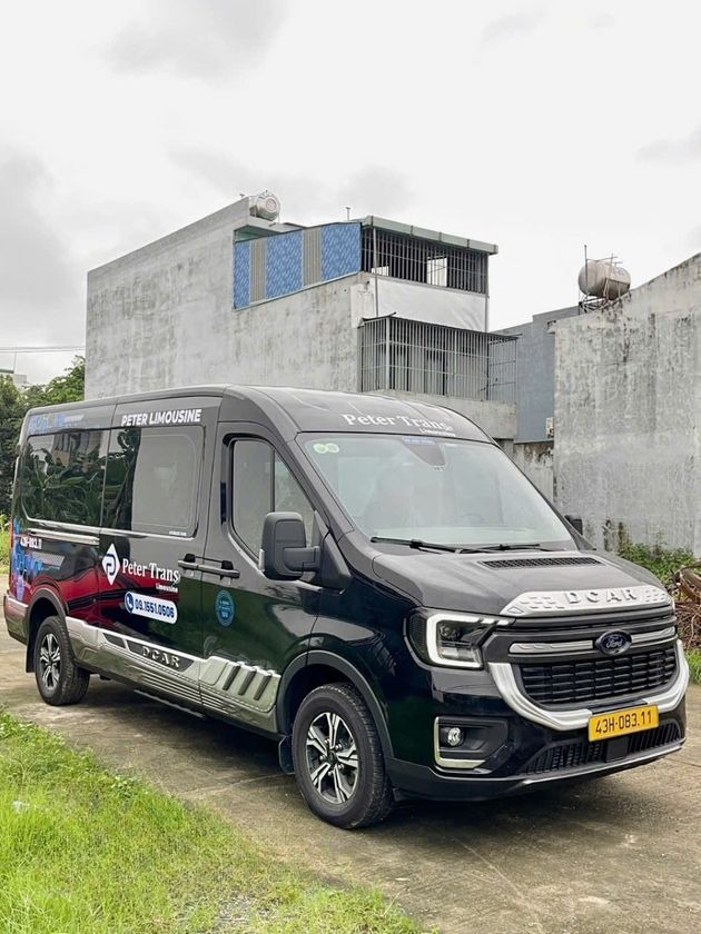 Xe Peter Limousine Mặt trước xe Bên hông xe Limousine 9 chỗ