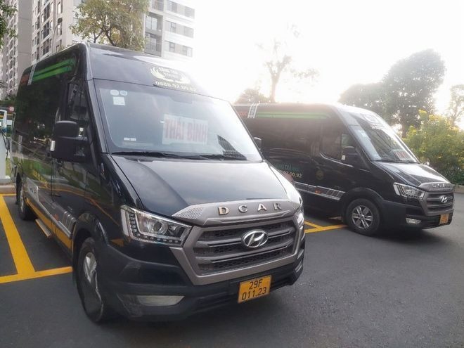 Xe Lovabus Mặt sau xe limousine 9 chỗ