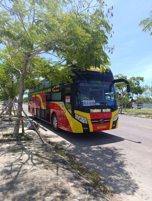 Xe Tân Thành Nhân Mặt trước xe Bên hông xe Limousine 22 chỗ