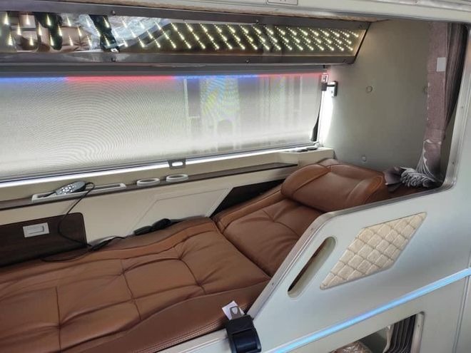 Xe Long Nguyễn Giường nằm Limousine giường phòng 22 chỗ
