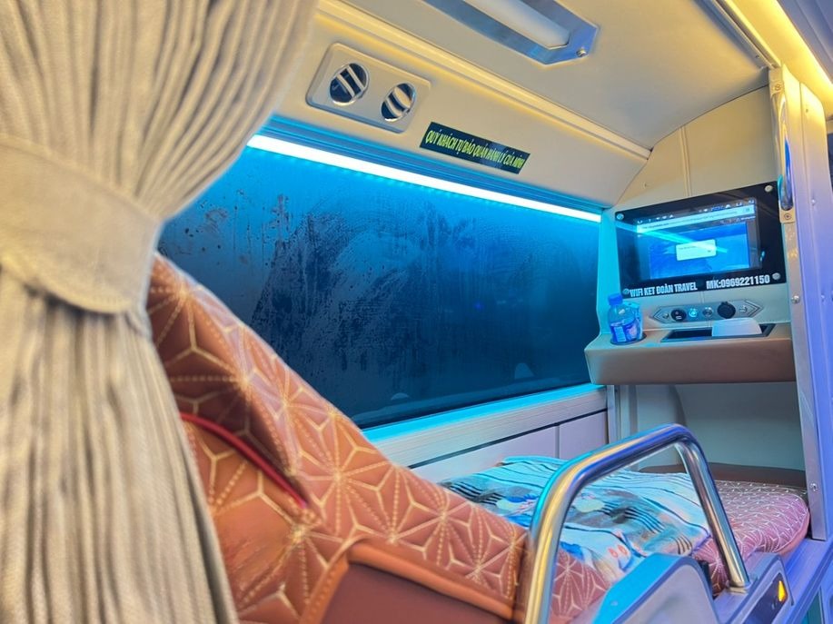 Xe Kết Đoàn Cát Bà Tiện ích Nội thất Limousine giường phòng 34 chỗ