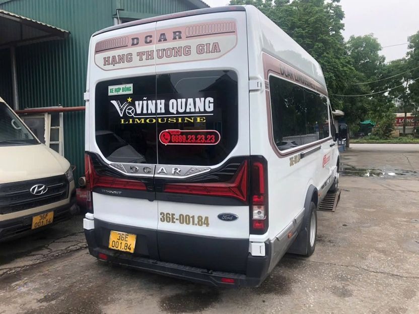 Xe Vĩnh Quang Mặt sau xe Limousine 11 chỗ