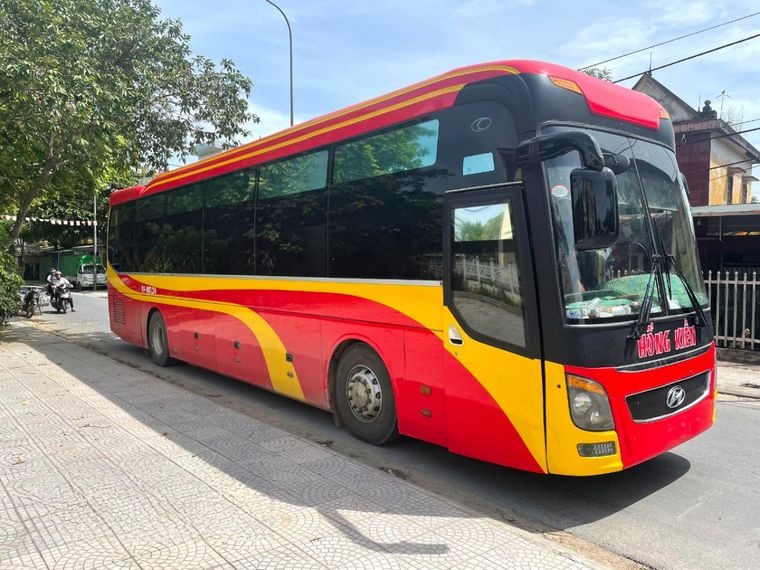 Xe Hồng Kiên Bên hông xe Giường nằm 40 chỗ