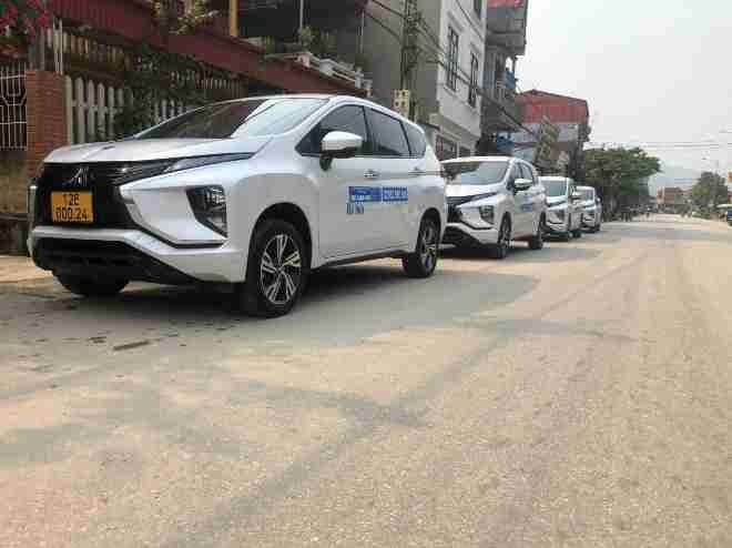 Xe Taxi Hà Sơn BS Mặt trước xe Taxi 7 chỗ