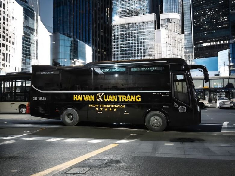 Xe Hải Vân Xuân Tráng Bên hông xe Mặt sau xe Limousine 17 chỗ