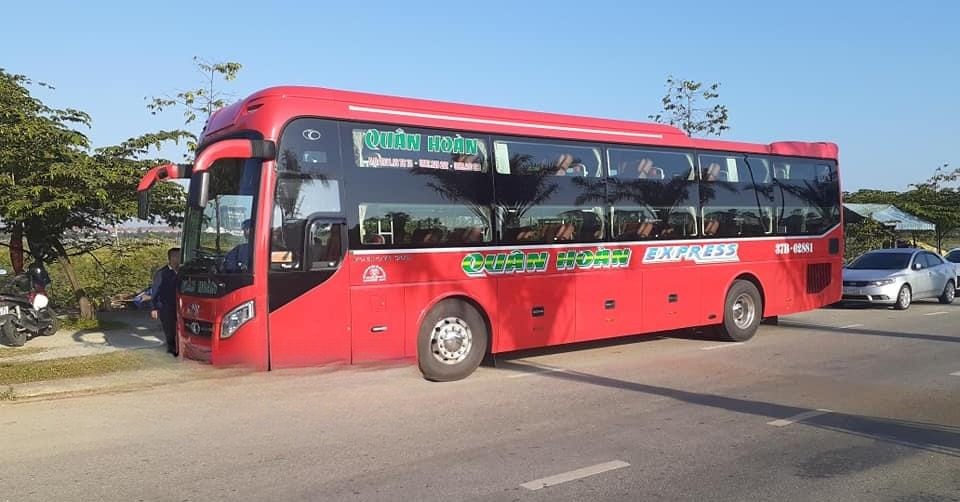 Xe Quân Hoàn Bên hông xe Limousine giường nằm 32 chỗ