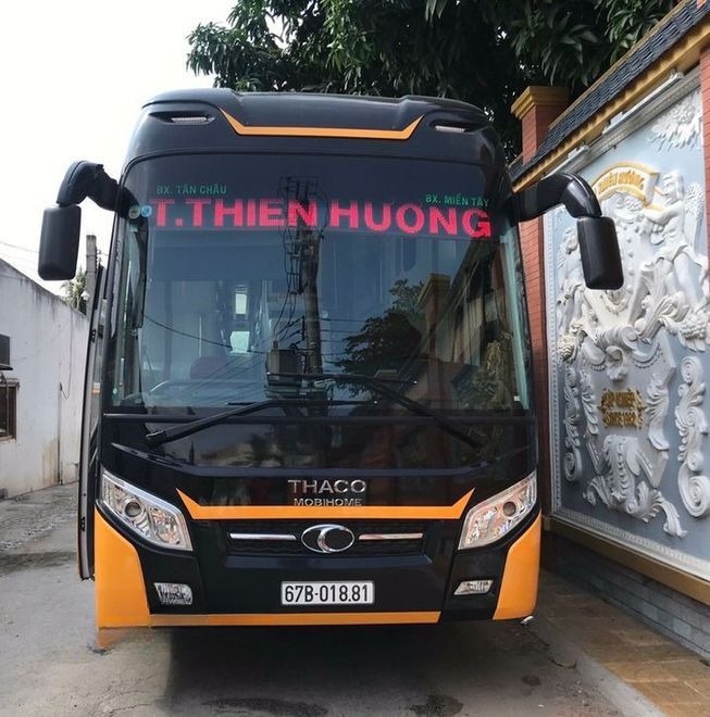 Xe Thiên Thiên Hương Mặt trước xe Limousine giường nằm 34 chỗ
