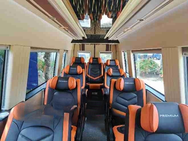 Xe Cúc Tùng Ghế ngồi Nội thất Limousine 9 chỗ VIP