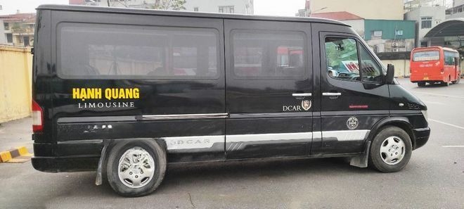 Xe Hạnh Quang Bên hông xe Limousine 9 chỗ