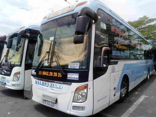 Xe Hải Hoàng Gia Mặt trước xe Bên hông xe Giường nằm 44 chỗ