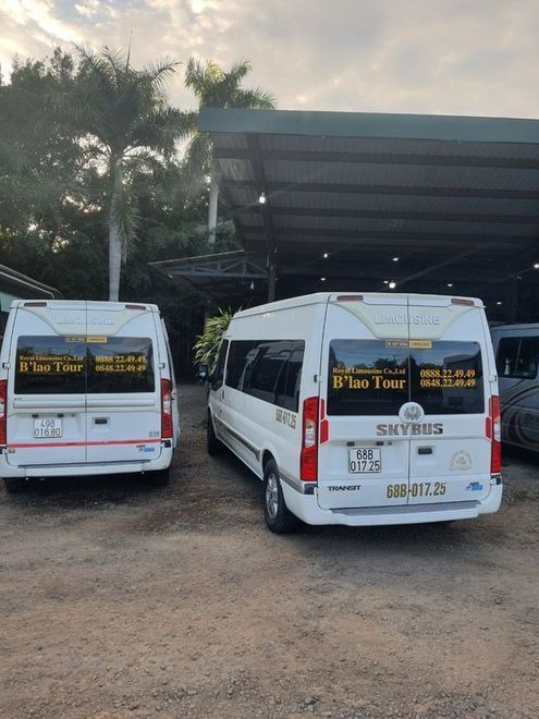 Xe BLao Tour Mặt sau xe Limousine 9 chỗ