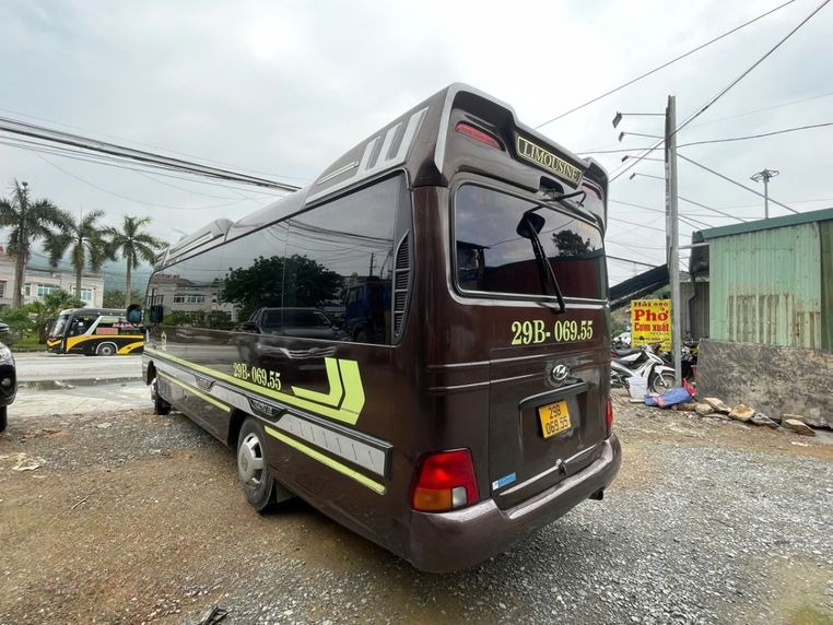 Xe Thanh Bình Travel 68 Bên hông xe Mặt sau xe Ghế ngồi 20 chỗ