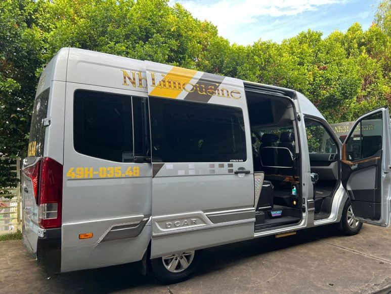 Xe Nhật Đoan Limousine Bên hông xe Limousine 9 chỗ