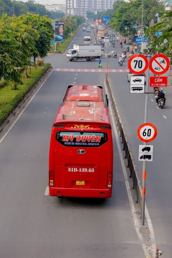 Xe Mỹ Duyên Mặt sau xe Limousine 34 giường
