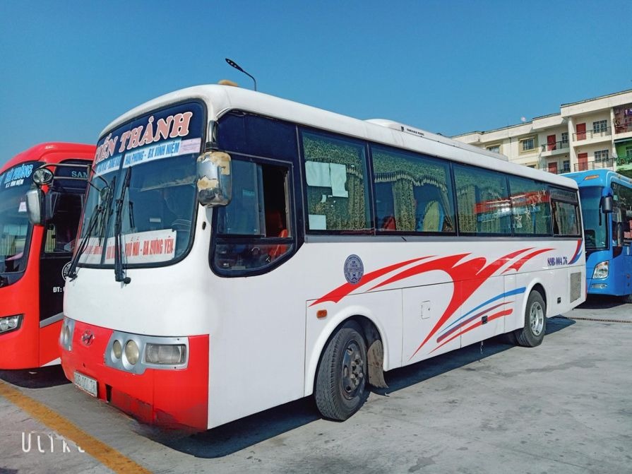 Xe Tiến Thành (Hà Nam)  Mặt trước xe Bên hông xe Ghế ngồi 29 chỗ