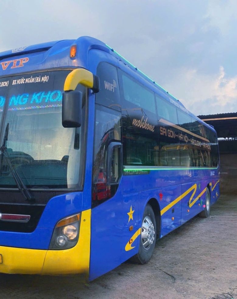 Xe Tân Hoàng Khoa Mặt trước xe Bên hông xe Giường nằm 38 chỗ (WC)