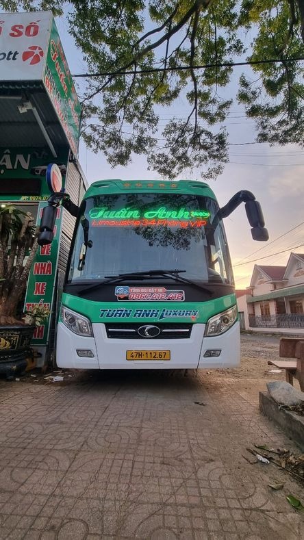 Xe Tuấn Anh (Đăk Lăk) Mặt trước xe Limousine 34 phòng