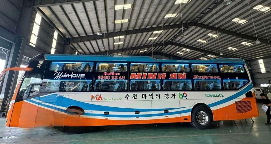 Xe Minh An Express Bên hông xe 
