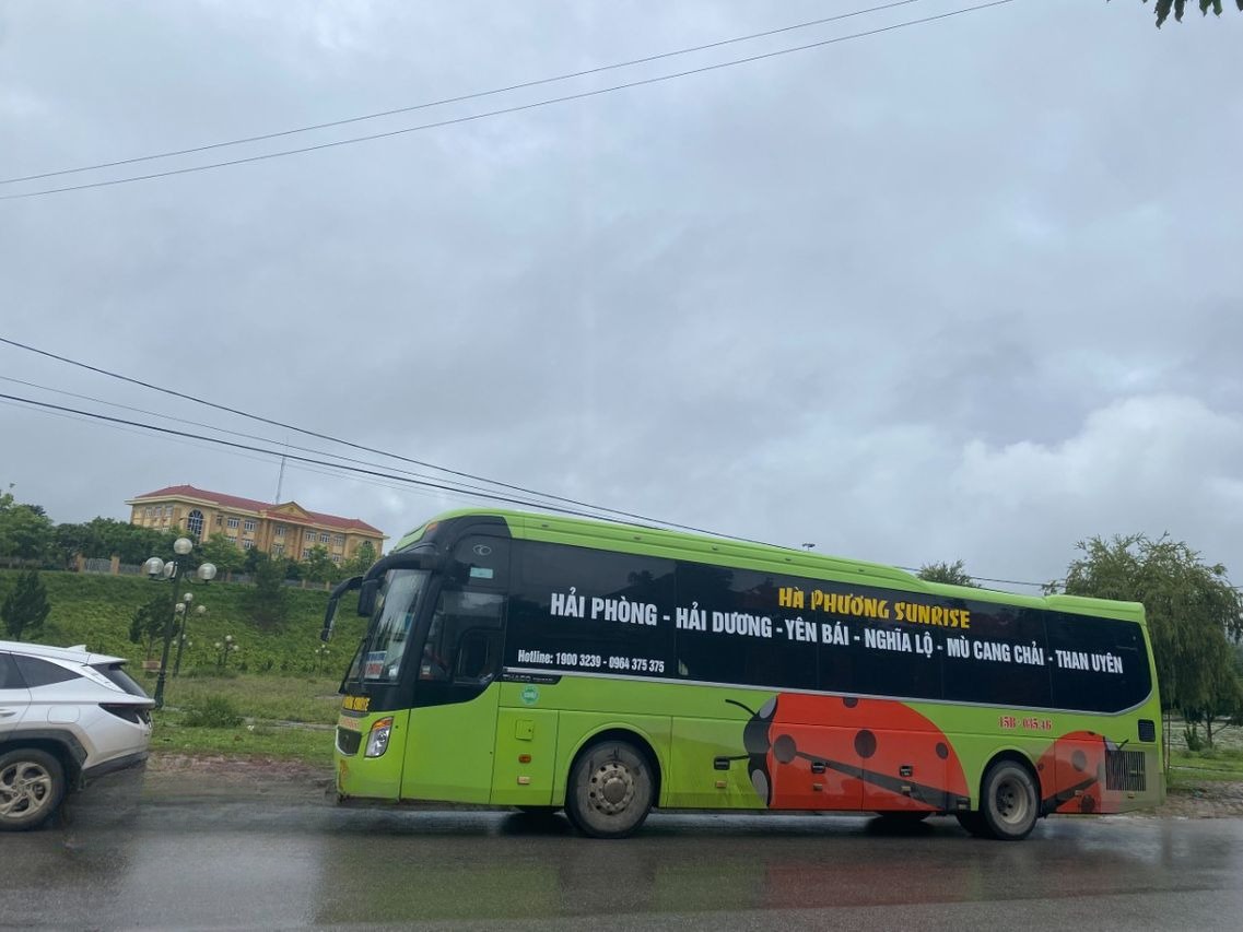 Xe Luxury Van Limousine Bên hông xe Giường nằm 40 chỗ