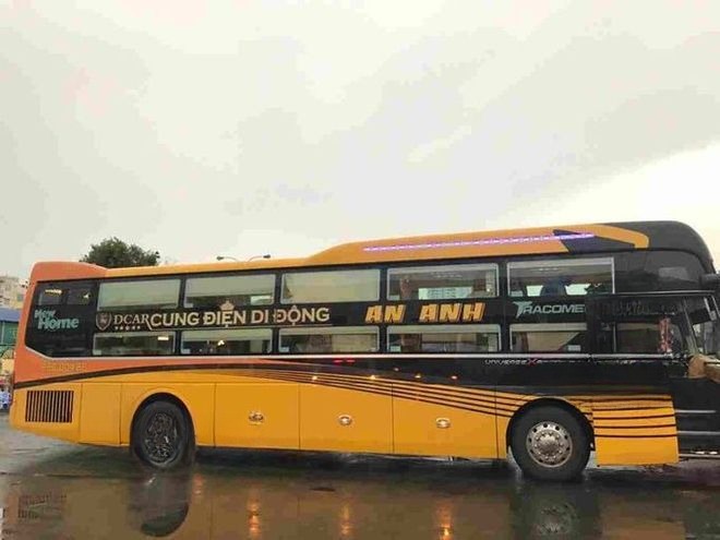 Xe An Anh Limousine Bên hông xe 