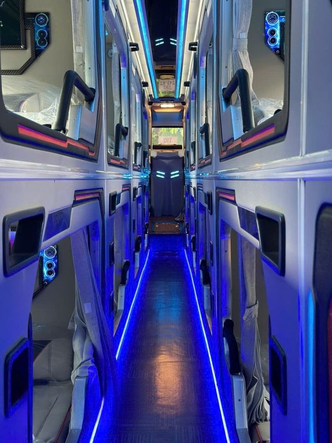 Xe Hoàng Thủy Nội thất Limousine giường phòng 24 chỗ