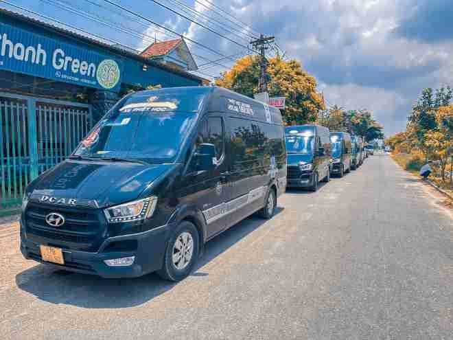 Xe Phiệt Học Mặt sau xe Bên hông xe Limousine 9 chỗ
