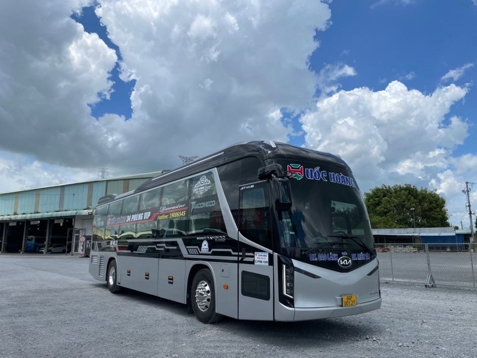 Xe Quốc Hoàng Bên hông xe Limousine 24 phòng