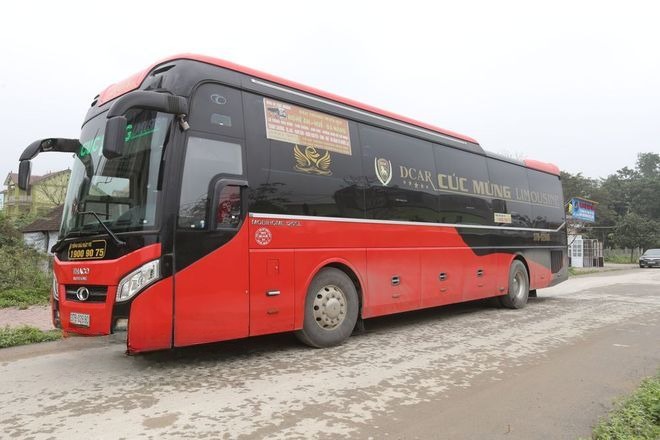 Xe Cúc Mừng Bên hông xe Limousine giường phòng 34 chỗ