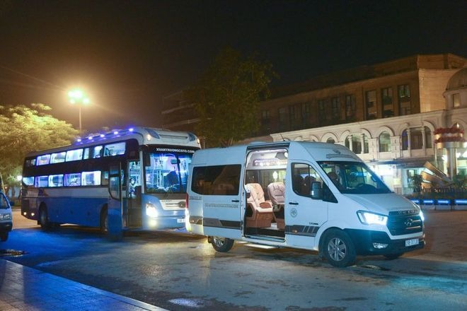 Xe Hoàng Khôi Limousine  Mặt trước xe Limousine 9 chỗ